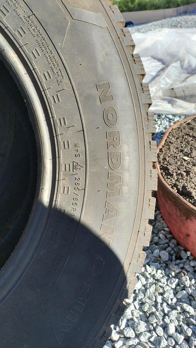 Продам зимние шины 265 65р17