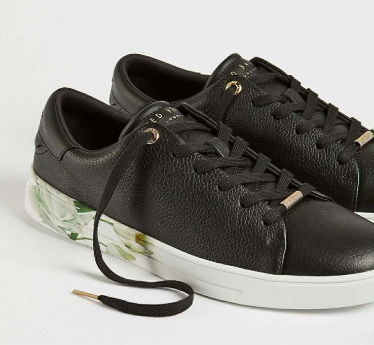 Сникърси на марката Ted Baker