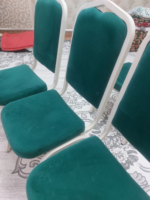 Отырғышы мен арқалығы жұмсақ орындық