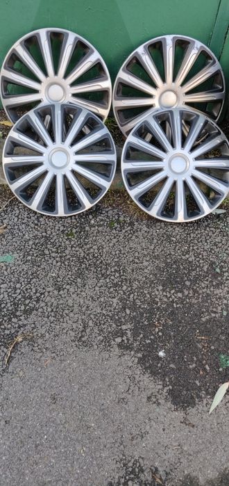 Vând roata, capace,covoare logan+cadou