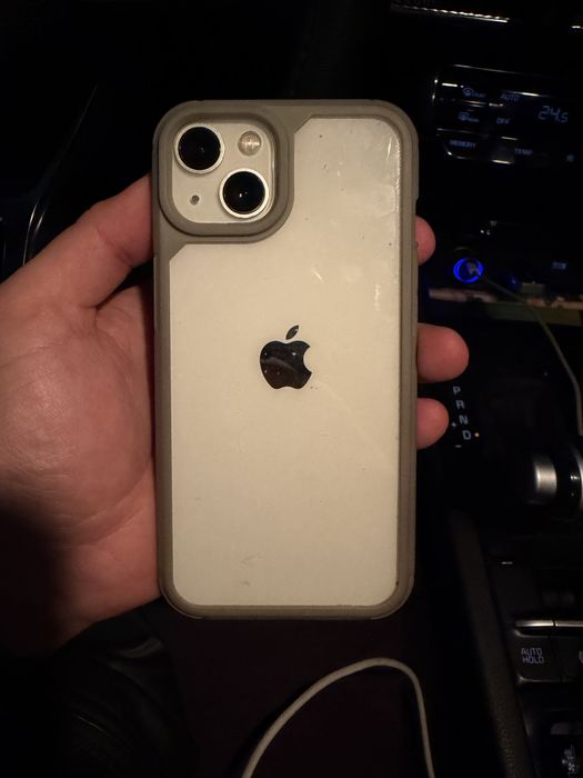 Продам Iphone 13