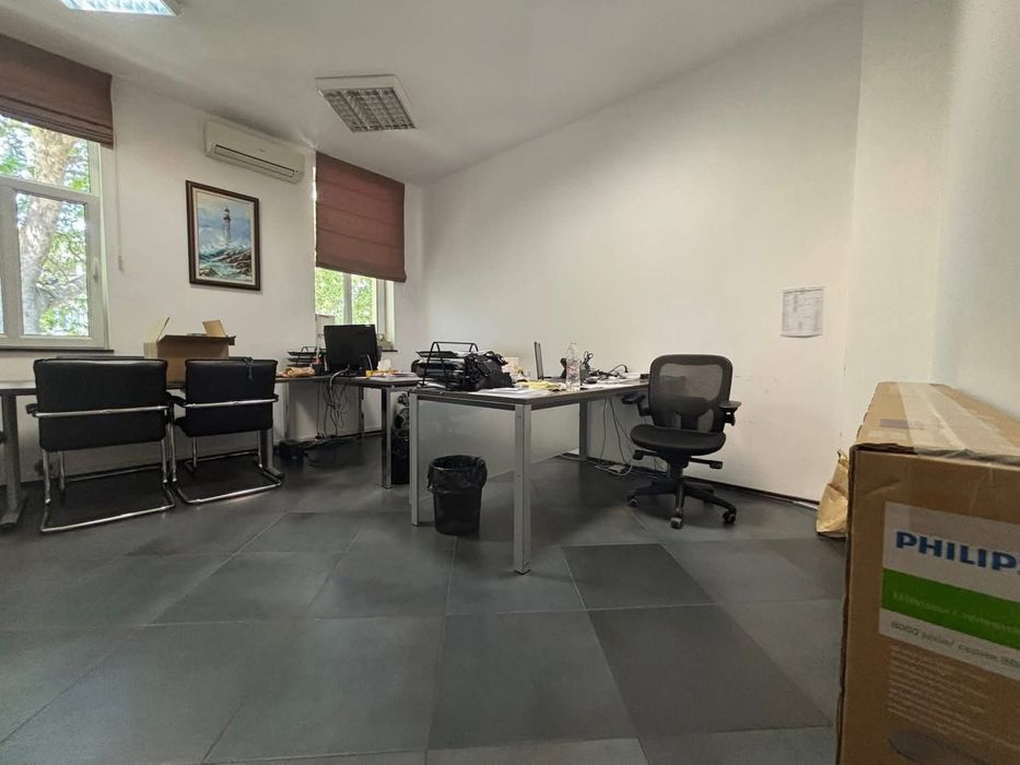 Дава се под наем Офис в Варна, Конфуто - 110 кв.м за 900 € - Снимка #2