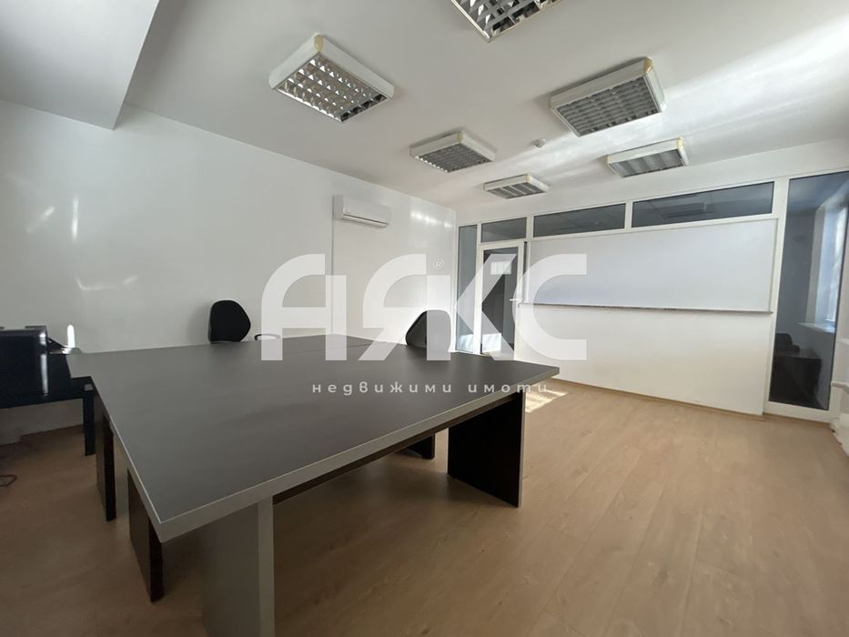 Дава се под наем Офис в София, Гео Милев - 108 кв.м за 861.39 € - Снимка #1