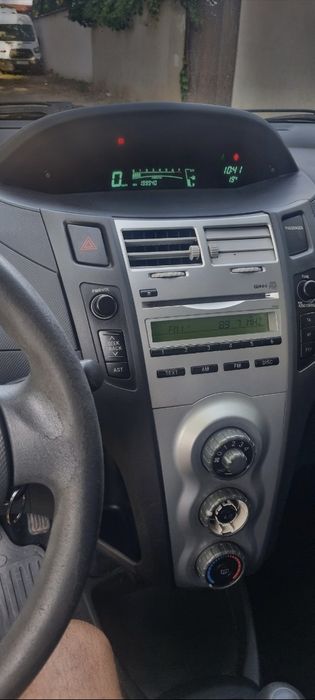 Toyota yaris 1000 cc
