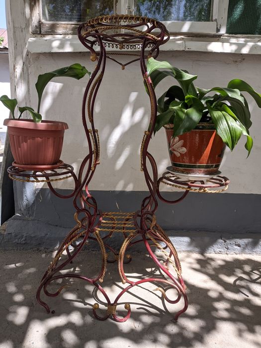 Продаётся подставка под цветы