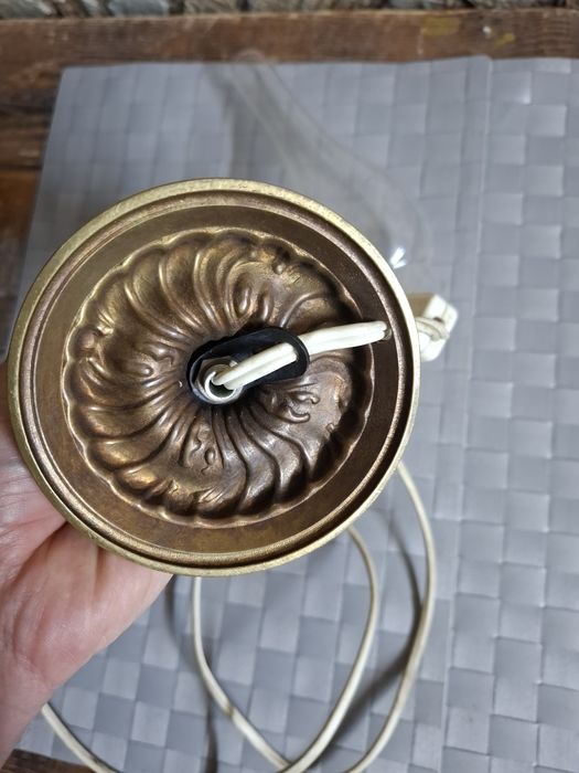 Бронзова лампа работеща