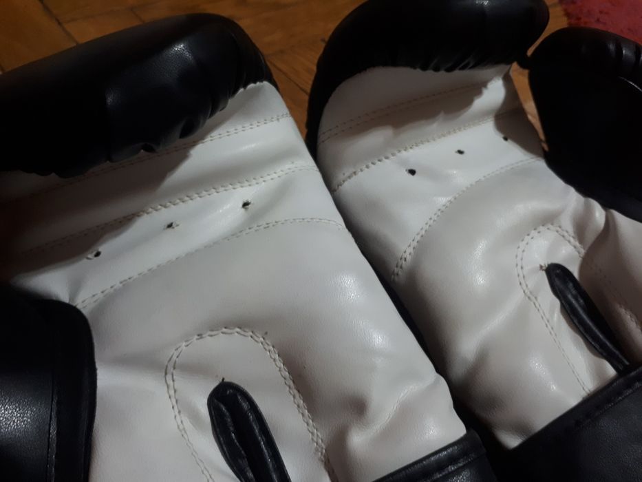 Manusi box kickbox Metal Boxe, marime 12 OZ, sunt noi