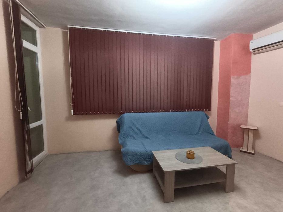 Двустаен апартамент в кв.Три Чучура юг