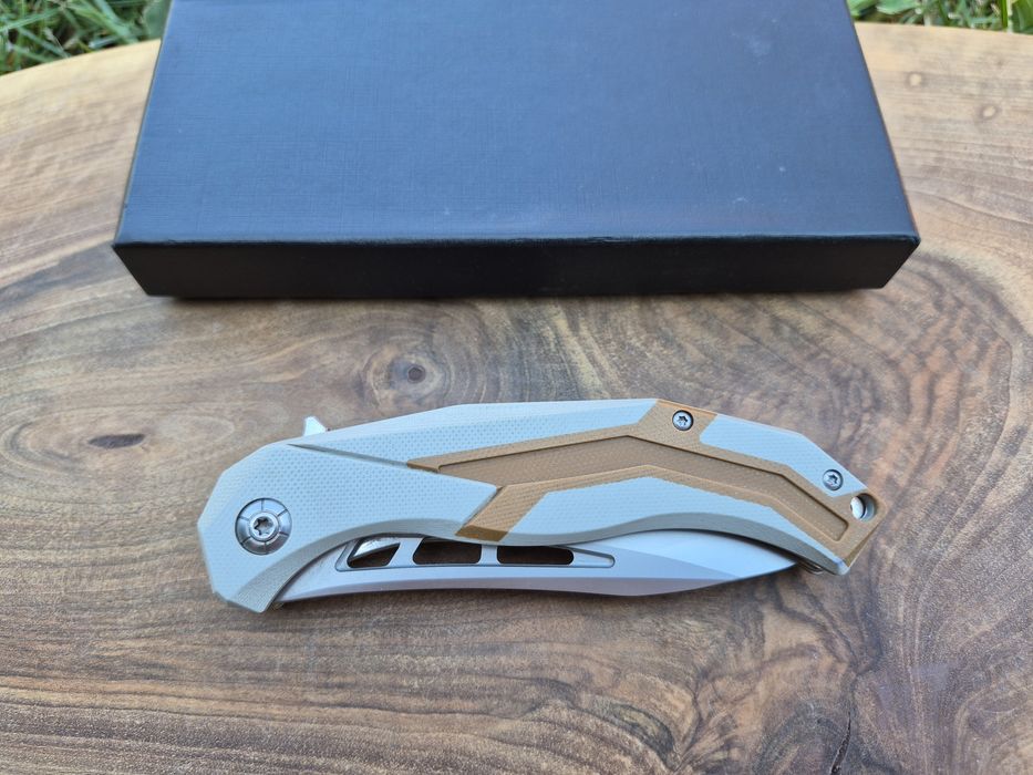 Сгъваем джобен нож ,стомана D2 с двуцветна дръжка,D120