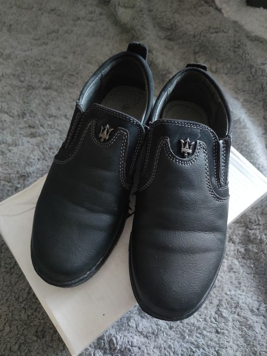 Продам туфли на мальчика 28 рр