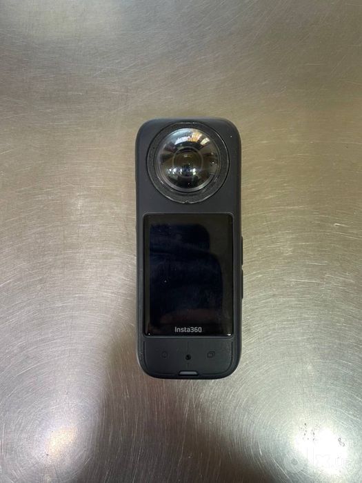 insta 360 x3 camera