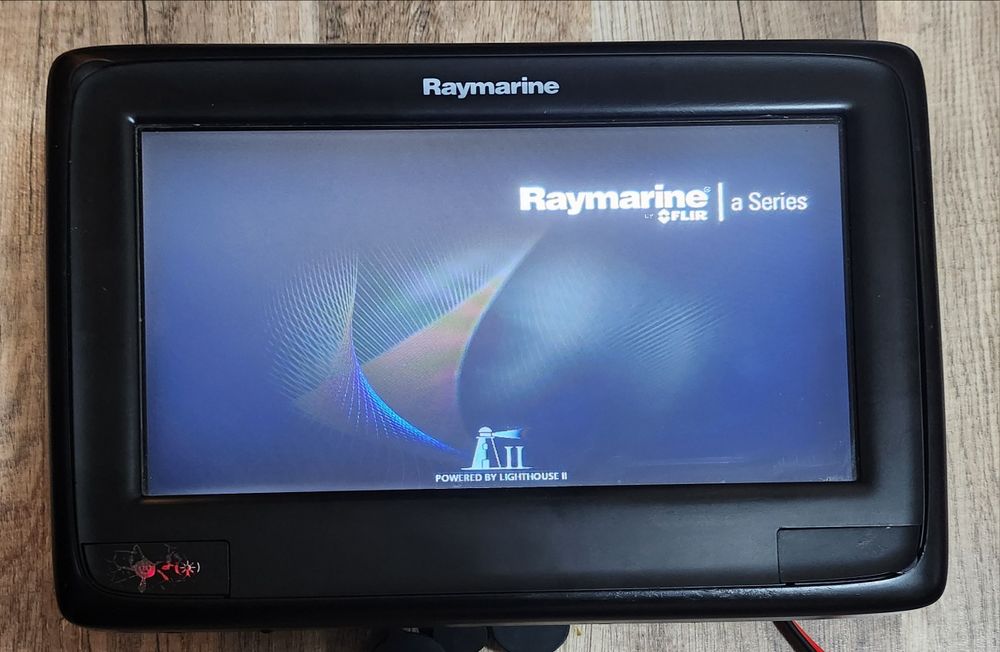 Raymarine a98 9″ сензорен MFD картограф SONAR w/ WiFi + DownVision E70