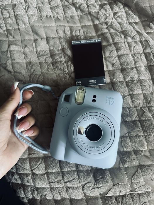 голубая камера instax mini 12