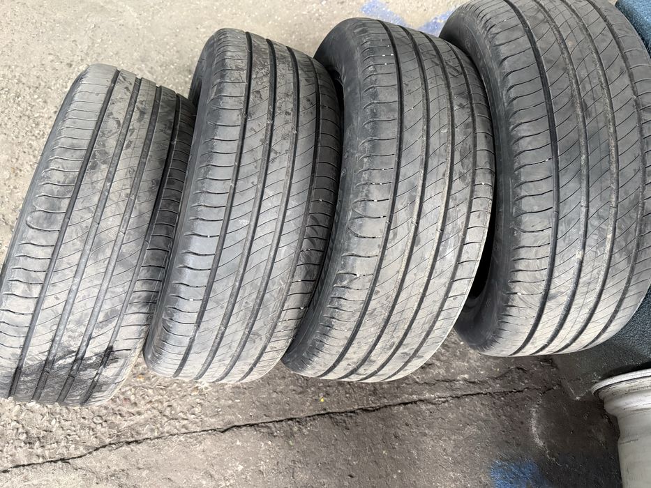 Vând 4 cauciucuri de vară Michelin 215/55/R18