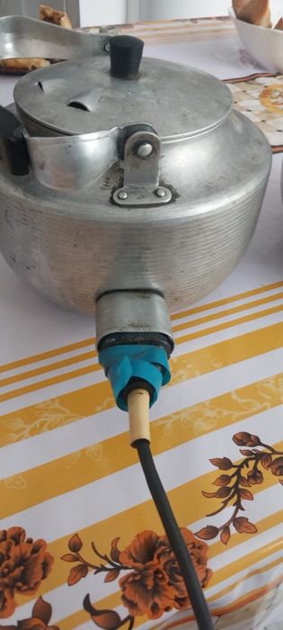 Продается элетрочайник в рабочем состоянии