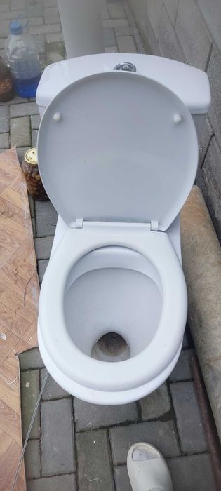 Унитаз продаётся