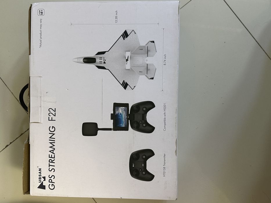 Avion cu GPS si radio comanda cu LCD