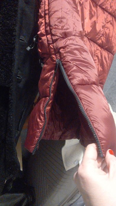 Пуховик бордовый