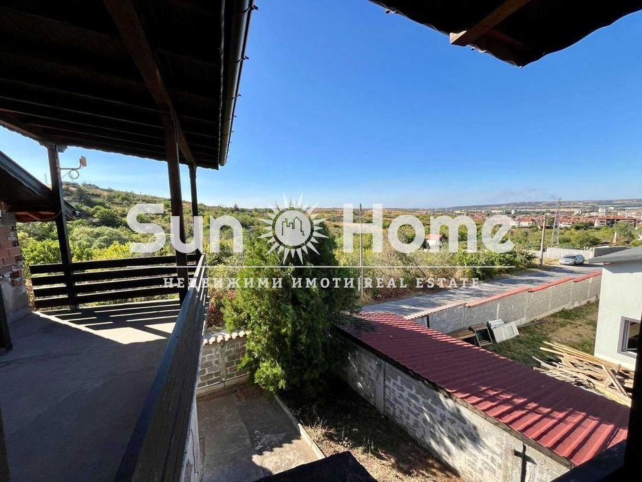 Вила  с панорамна гледка и просторен двор в гр. Харманли