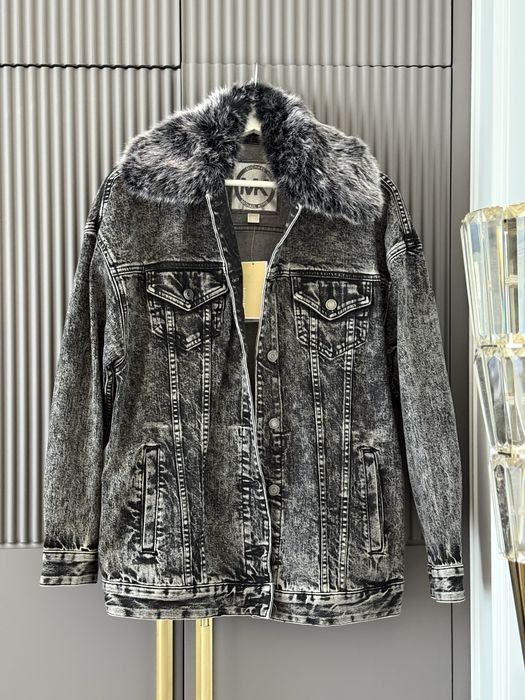 Продам новую джинсовку Майкл корс