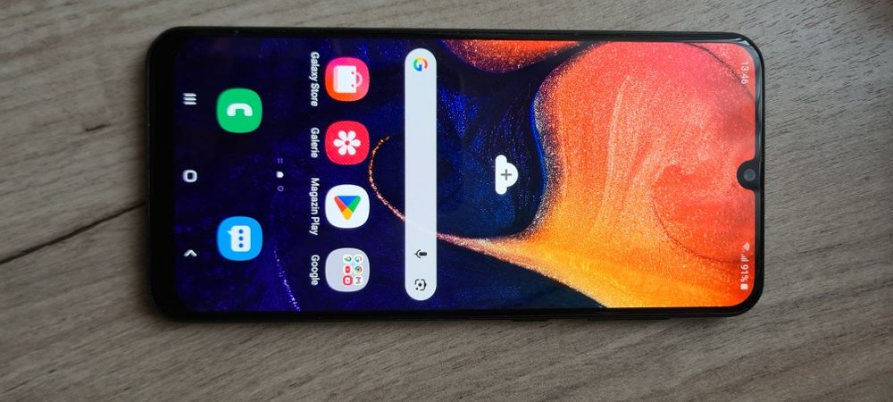 Vând Samsung a50 cu sticla sparta