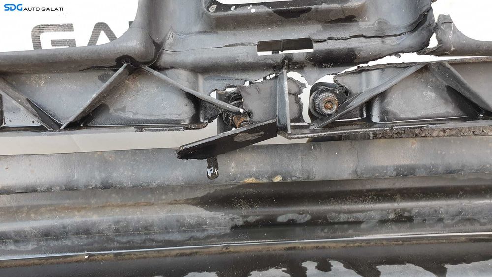 Trager Tragher Panou Frontal Calandru cu Defect Volkswagen Golf 5 Break Combi 2004 - 2008 Cod 1K0805588G