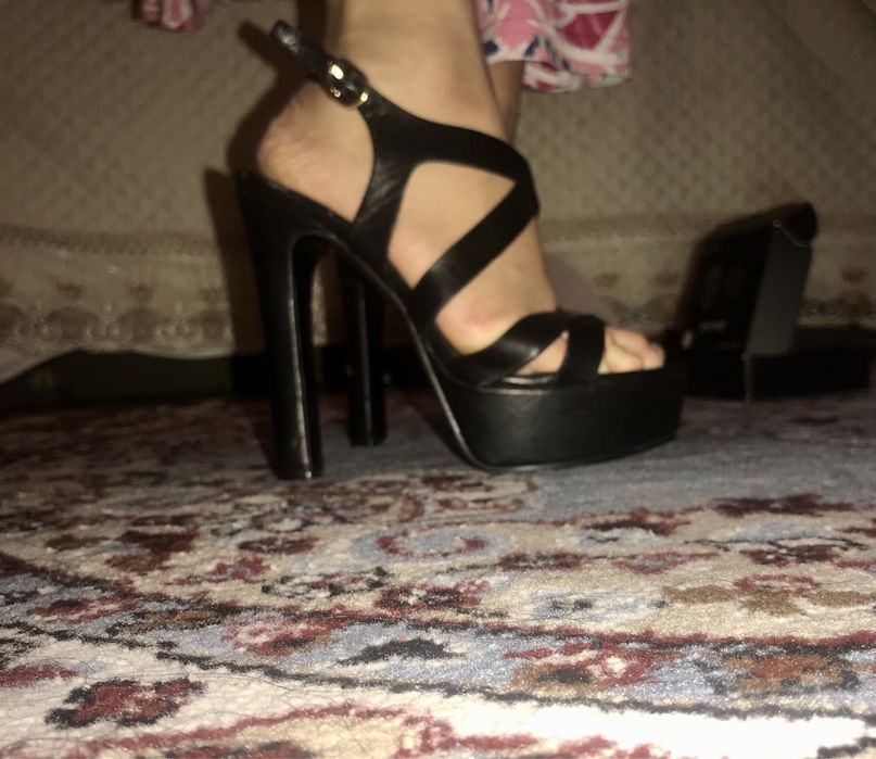 Биік өкшелі аяқ киім