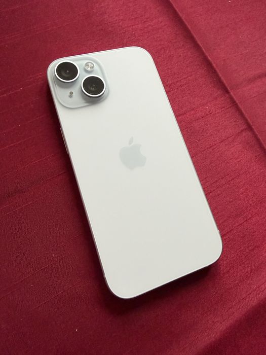 Продавам iPhone 15 128GB 84% батерия, много запазен!