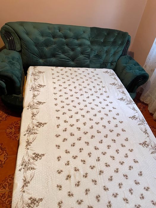 De vănzare canapea extensibilă ca nouă.