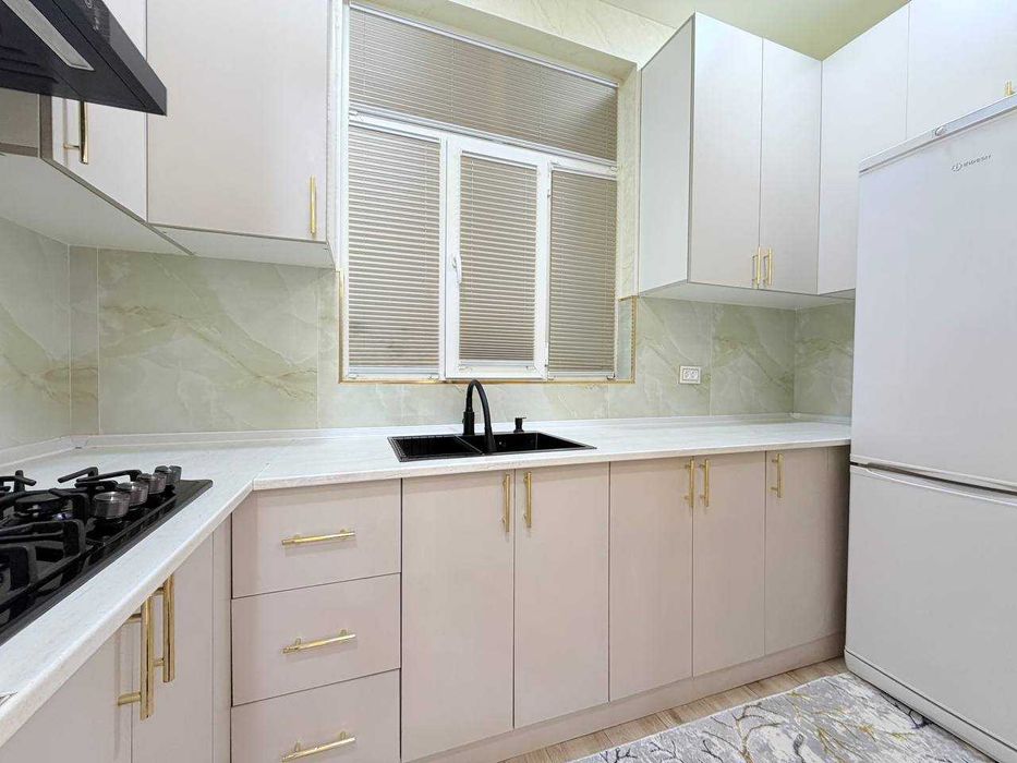 Чиланзарский район рядом метро Чиланзар / срочный вариант / 2в3 Id07