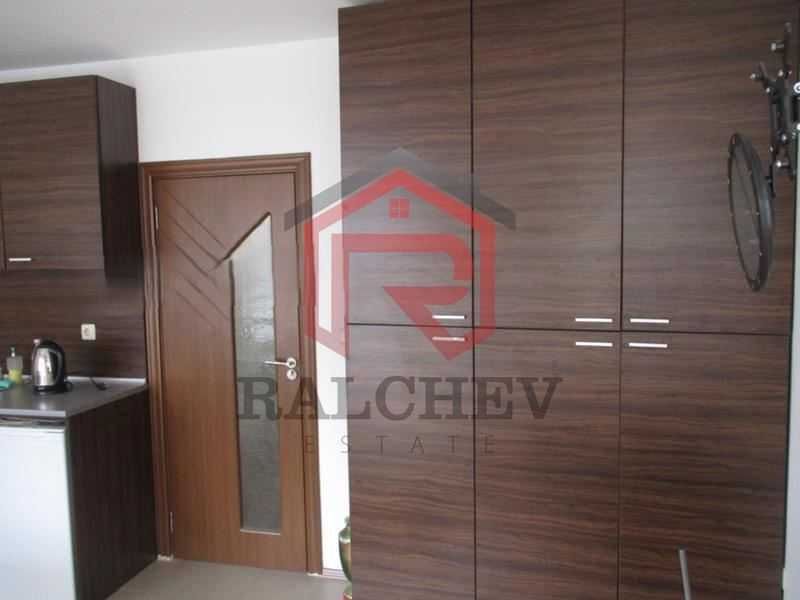 Под наем 2-стаен до Операта