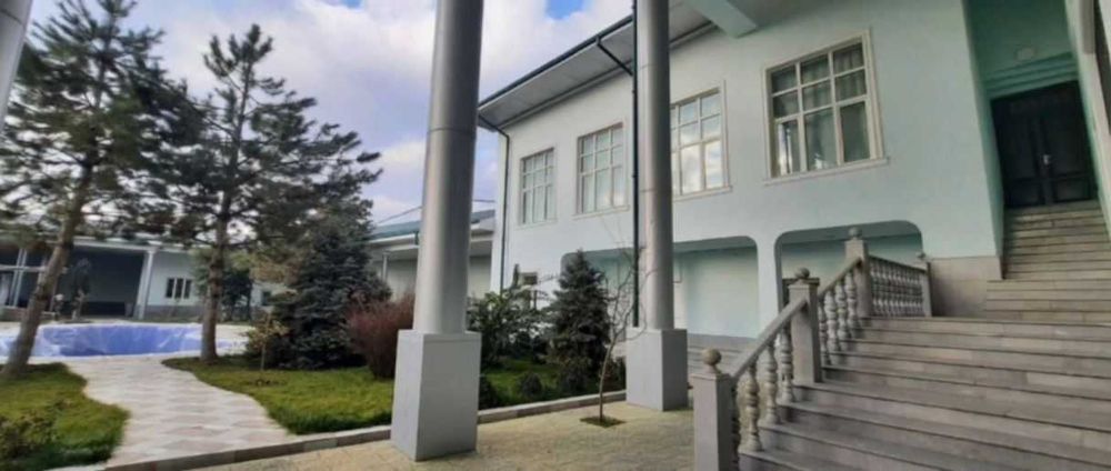 под Хостел или просто жить. 15.6-сот. 15 ком. 120м. метро. Готовый дом