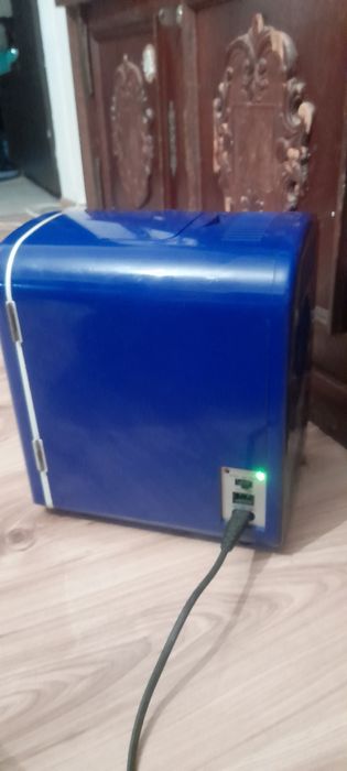 Vând mini frigider pentru casa sau masina
