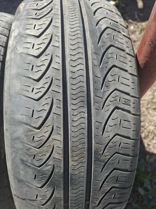 Продам шины 215/55/17 пирелли