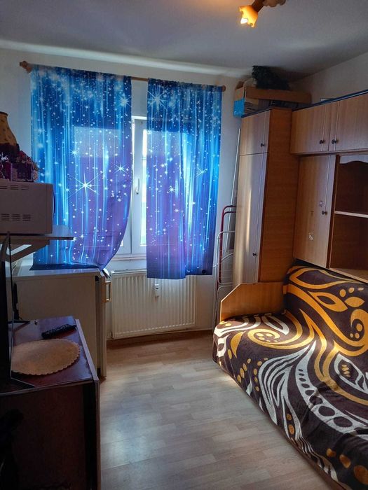 Închiriez garsoniera