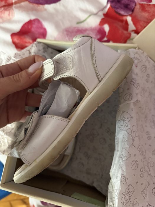 Продавам детски кожени сандали Lasocki 29