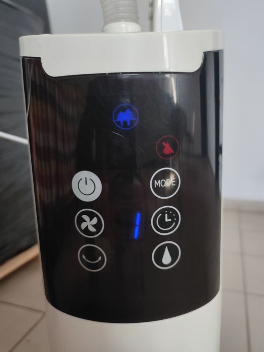 Ventilator rotativ cu apă și telecomandă