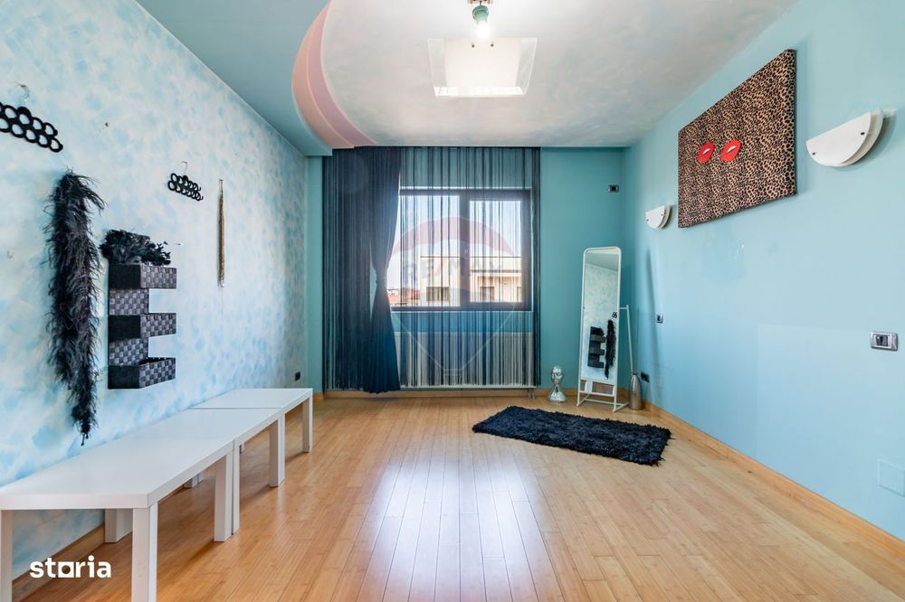 Vanzare Vilă cu 7 camere  Corbeanca