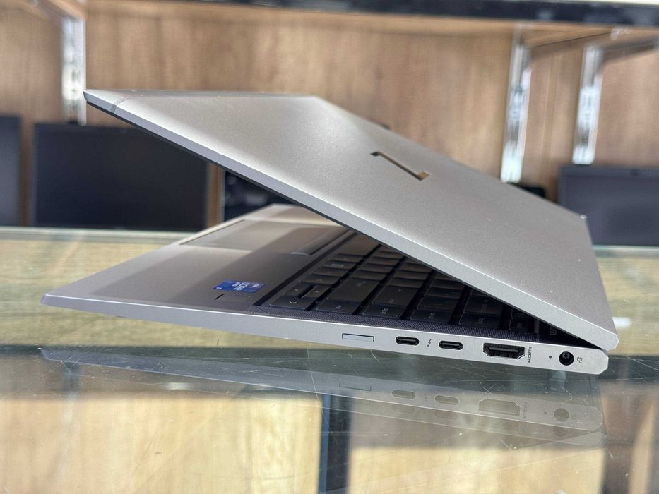 HP ZBook Firefly 14 G8 Core i7-1185G7 ram 8 ssd 256