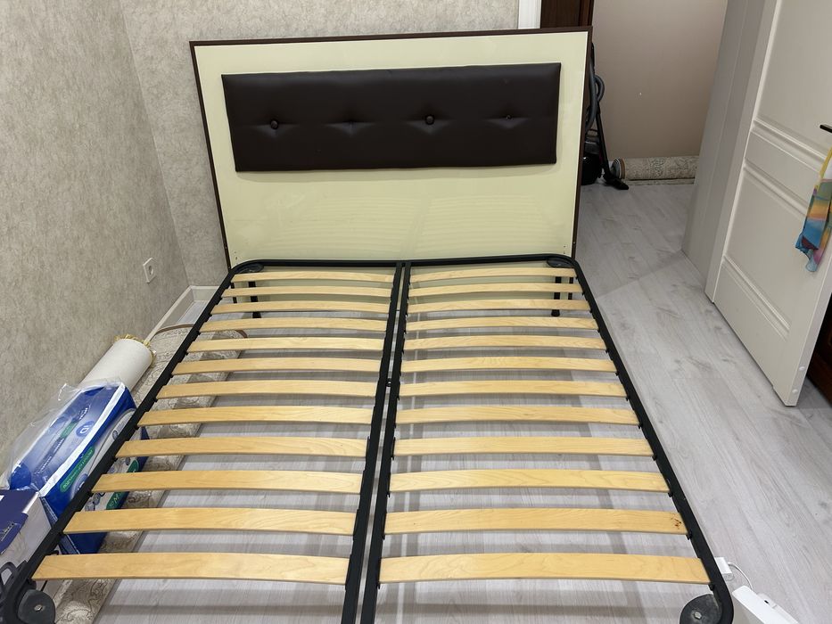 Кровать с иатрасом