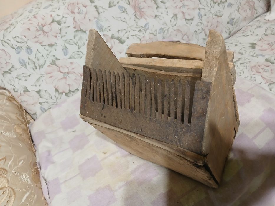 Стара здрава и оригинална автентичната берачка за лайка боровинки и др