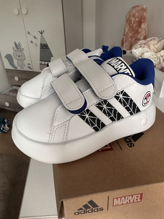 Нови маратонки Adidas детски