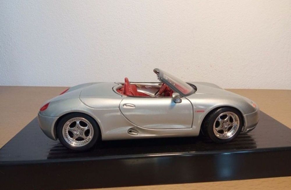 Porsche boxster 1:18
Scara 1:18
Produs de maisto 

Pozele reflectă rea