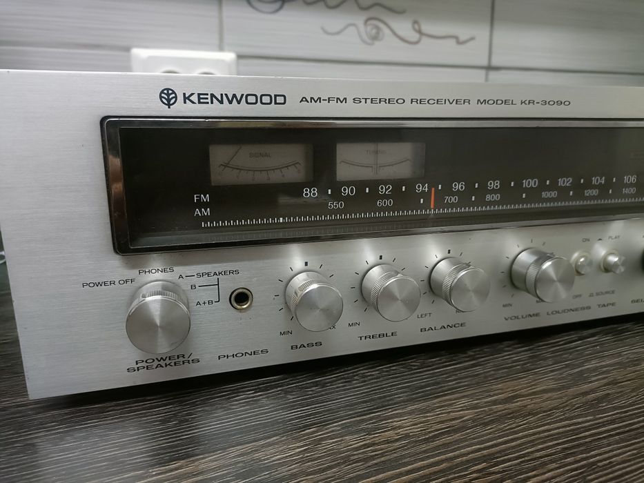 Amplificator Kenwood defect