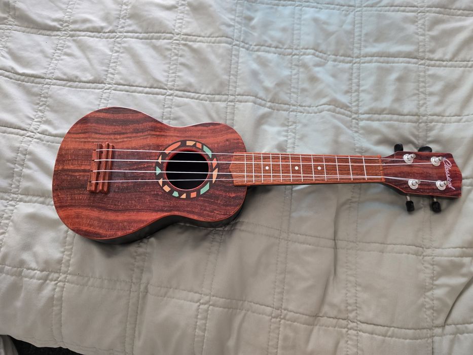 Детска дървена китара