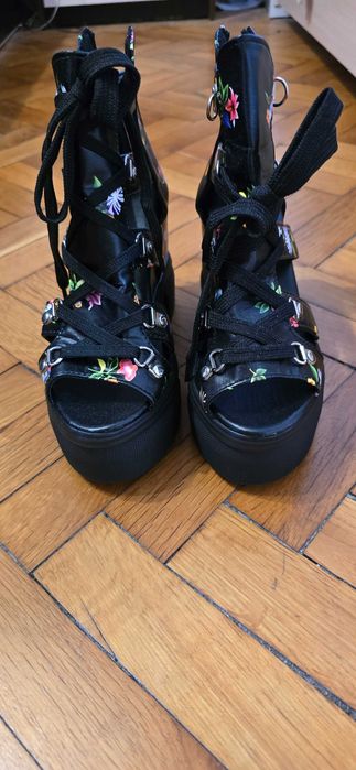 Сандали на платформа