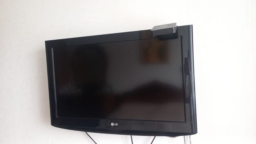 Продам телевизор LG диагональ 81 см