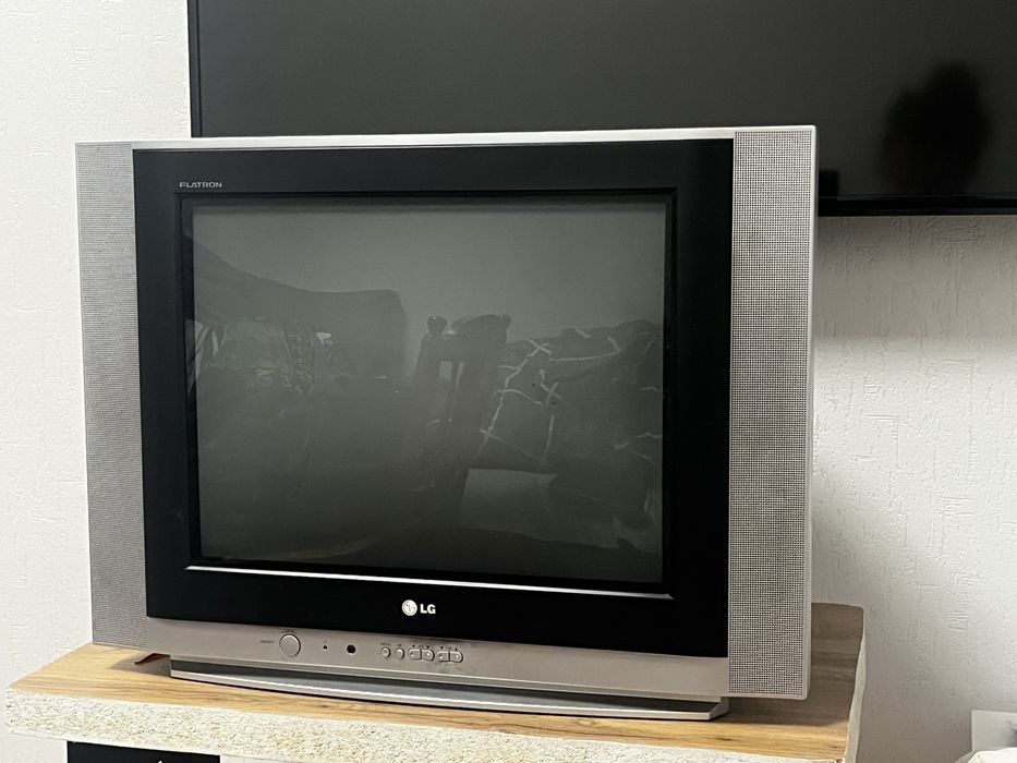 Телевизор LG в хорошем состоянии