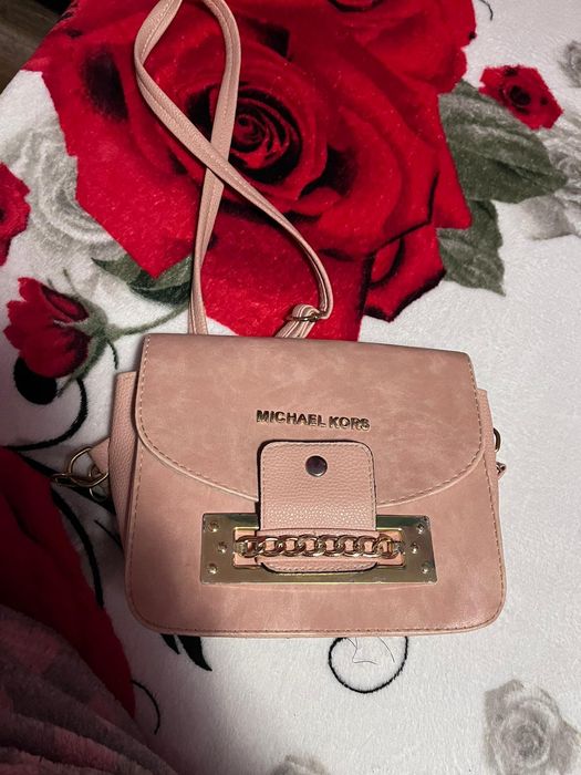 Vand geanta Michael  Kors culoare roza pal cu detali auri