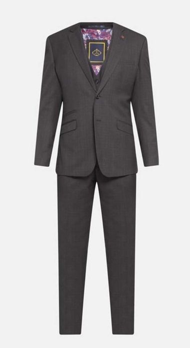 Стилен нов мъжки костюм в три части Cavani - размер 52